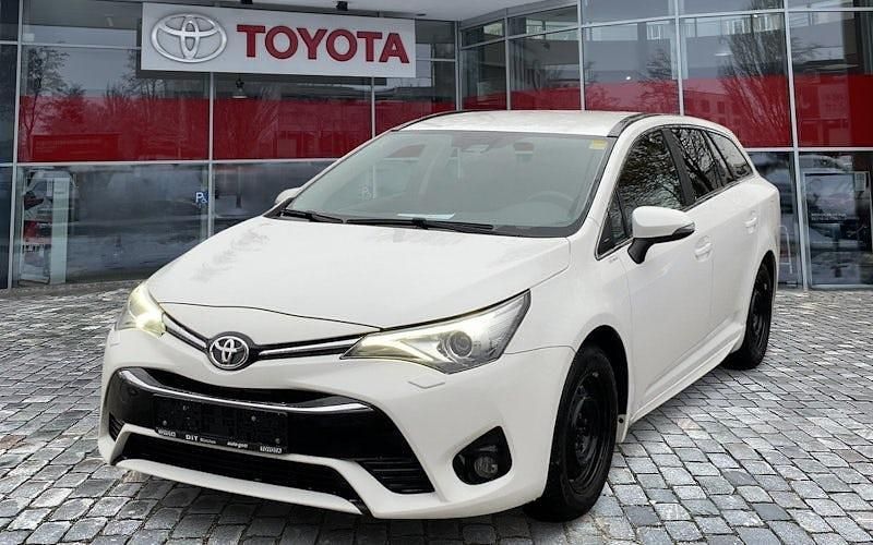 Gebraucht Toyota Avensis Executive 147 PS (108 kW) 2018 Super white 2 Kombi