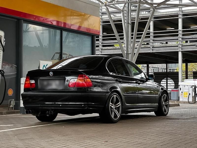 Gebraucht BMW 320 170 PS (125 kW) 2001 Schwarz Limousine