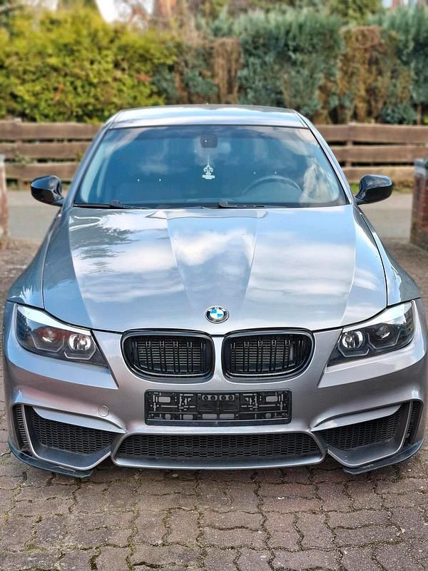 Gebraucht BMW 325 218 PS (160 kW) 2009 Grau Limousine