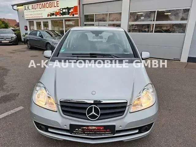 Używany Mercedes A180 Classic 116 KM (85 kW) 2011 Sedan/Limuzyna