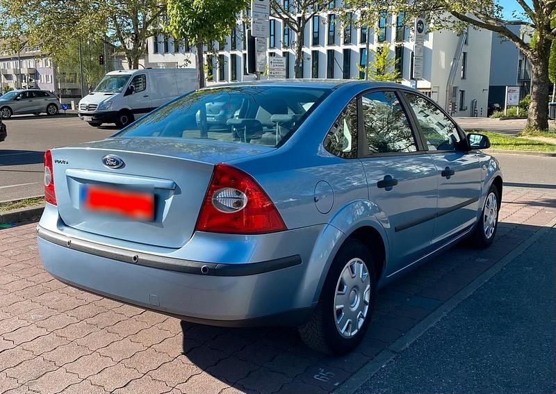 Usata Ford Focus 101 CV (74 kW) 2005 Blu Berlina