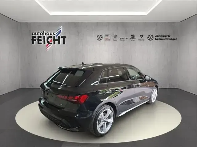 Second-hand Audi A3 S-Line 204 CP (150 kW) 2026 Negru Berlinǎ
