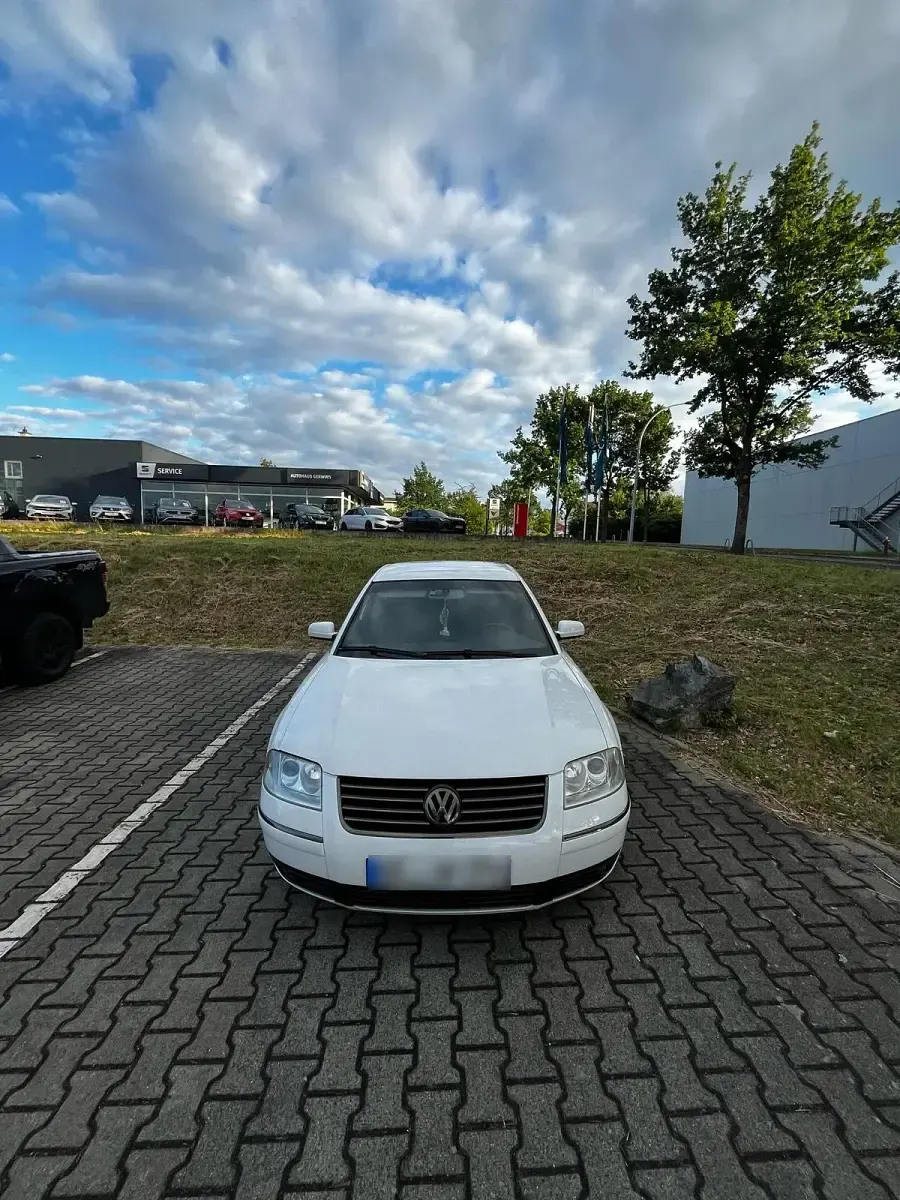 Gebraucht VW Passat 131 PS (96 kW) 2003 Weiß Limousine