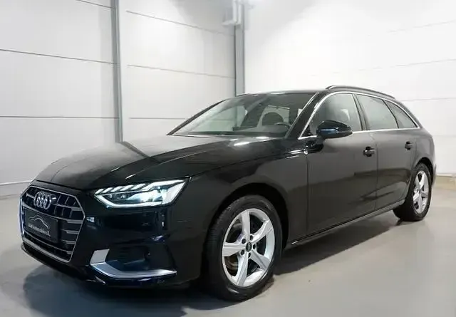 Gebraucht Audi A4 S-Line 163 PS (119 kW) 2023 Schwarz Kombi