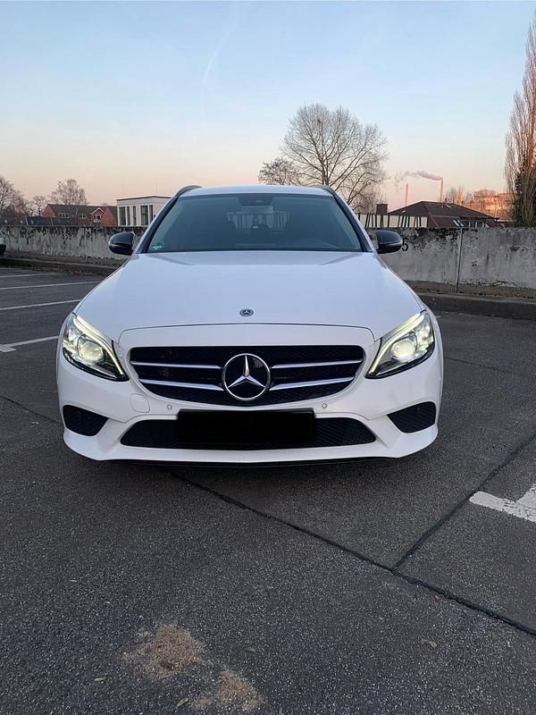 Weiß Gebraucht 2019 Mercedes C300 Avantgarde Kombi | 21.900 € (Superpreis) - Bild 1/4