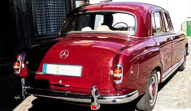 Gebraucht Mercedes 220 116 PS (85 kW) 1959 Rot Limousine