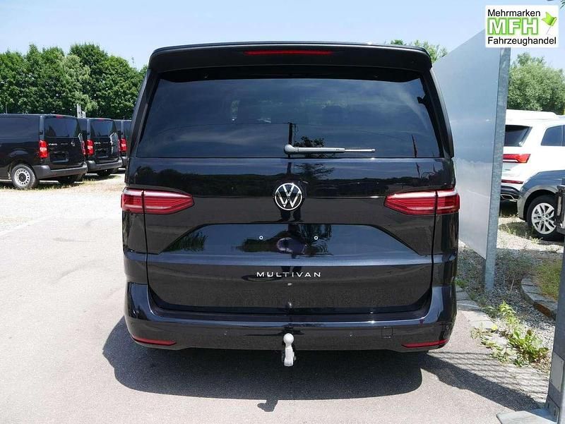 Neu VW Multivan Life 150 PS (110 kW) 2025 Deepblack perleffekt Van