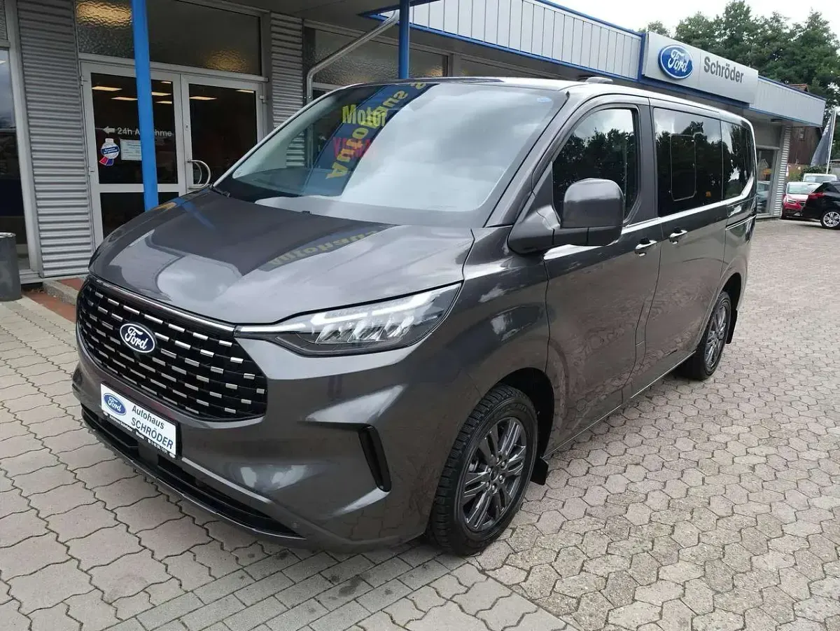 Gebraucht Ford Tourneo Custom Titanium 170 PS (125 kW) 2025 Magneticgrau (metallic) Van