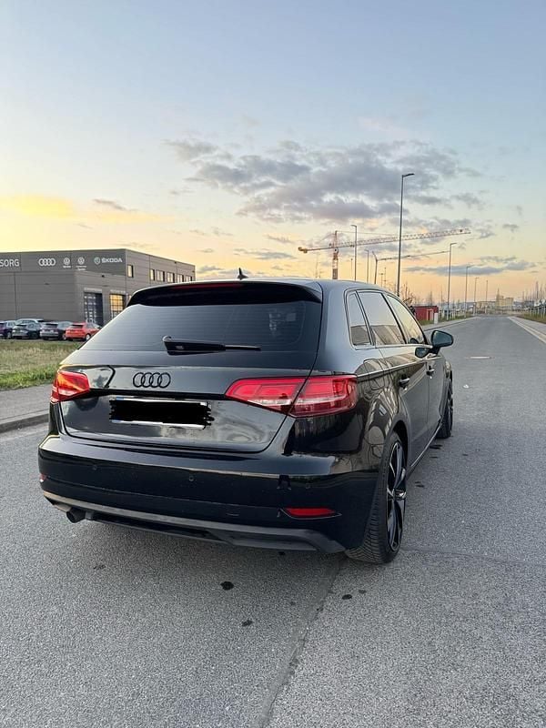Gebraucht Audi A3 116 PS (85 kW) 2019 Schwarz Limousine