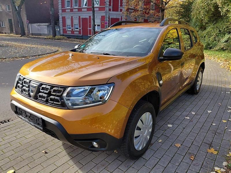 Braun Gebraucht 2018 Dacia Duster Essentiel SUV | 7.999 € - Bild 1/4