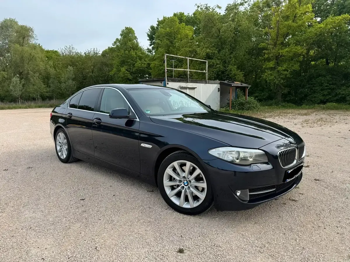 Gebraucht BMW 523 204 PS (150 kW) 2010 Blau Limousine