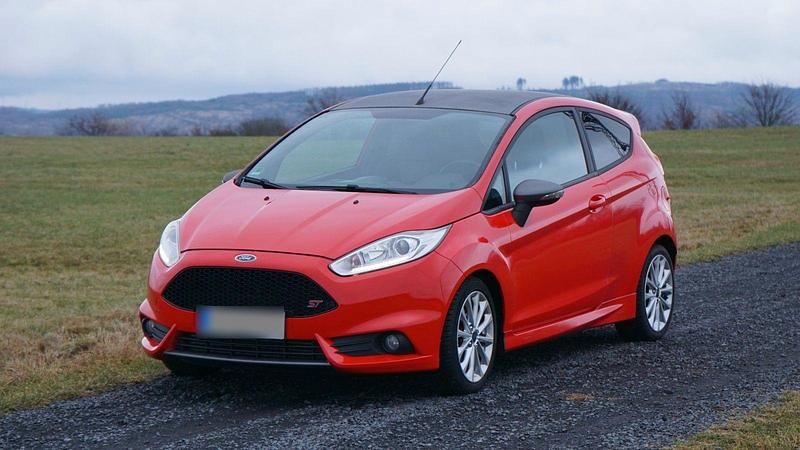 Gebraucht Ford Fiesta ST 182 PS (133 kW) 2014 Rot Kleinwagen
