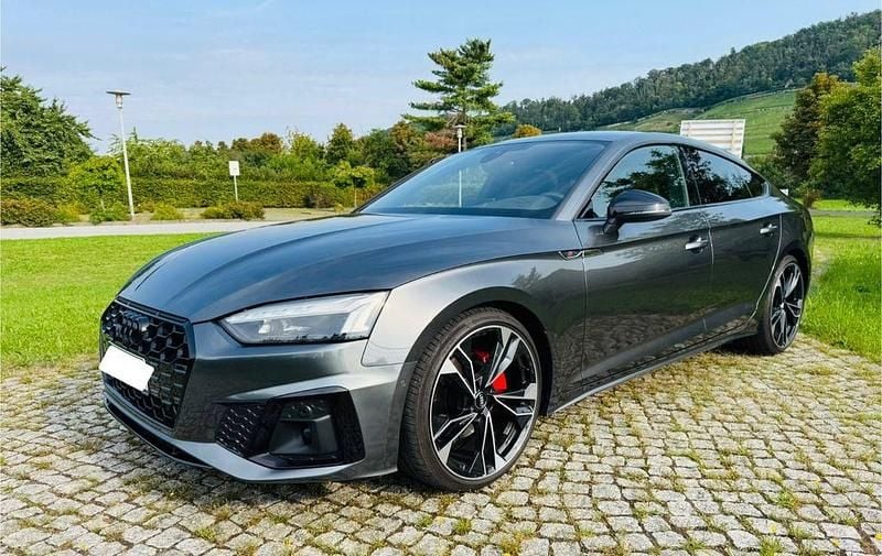 Grau Gebraucht 2020 Audi A5 Sportback Edition .1 Limousine | 38.999 € (Fairer Preis) - Bild 1/4