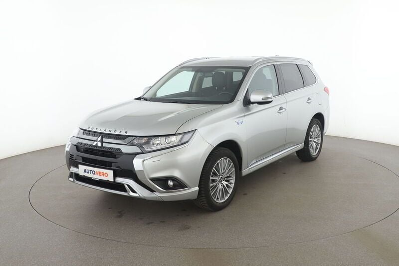 Silber Gebraucht 2021 Mitsubishi Outlander Spirit SUV | 25.490 € (Fairer Preis) - Bild 1/4