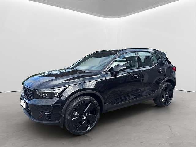 Neu Volvo XC40 Plus 163 PS (119 kW) 2025 Onyx black SUV