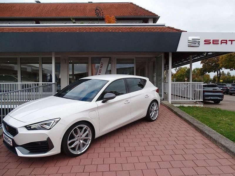 Weiß Gebraucht 2021 Cupra Leon VZ Limousine | 21.390 € (Guter Preis) - Bild 1/4