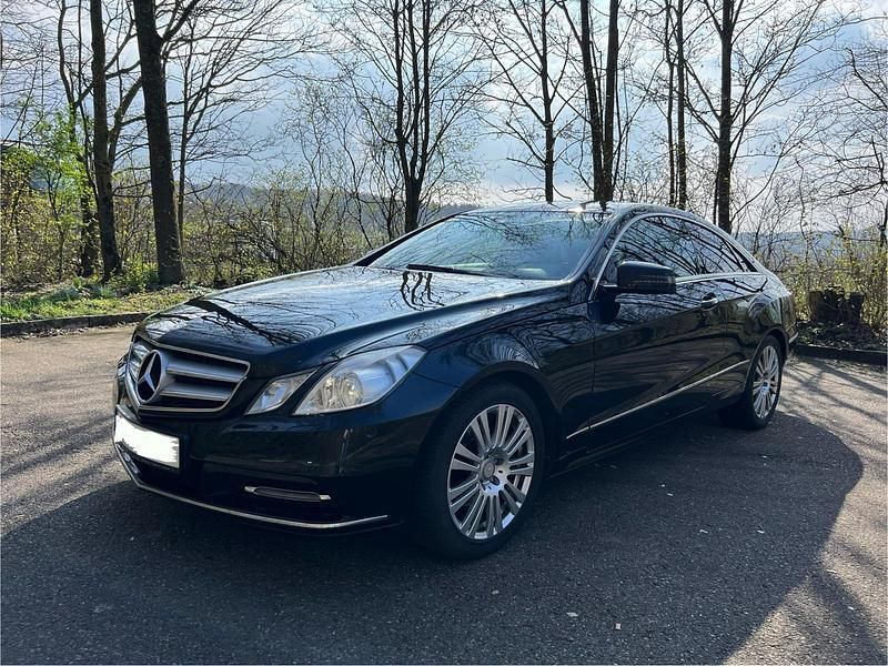 Gebraucht Mercedes E220 170 PS (125 kW) 2013 Schwarz Coupé
