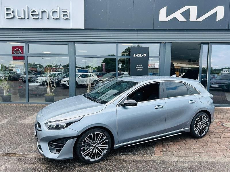 Silber Neu 2025 Kia Ceed GT-Line Limousine | 29.970 € (Fairer Preis) - Bild 1/4