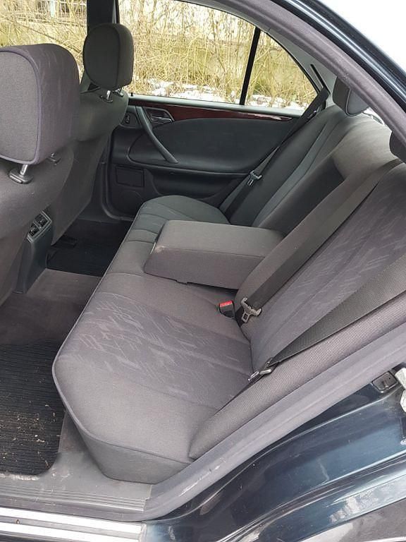 Gebraucht Mercedes E240 Classic 170 PS (125 kW) 2000 Schwarz Limousine