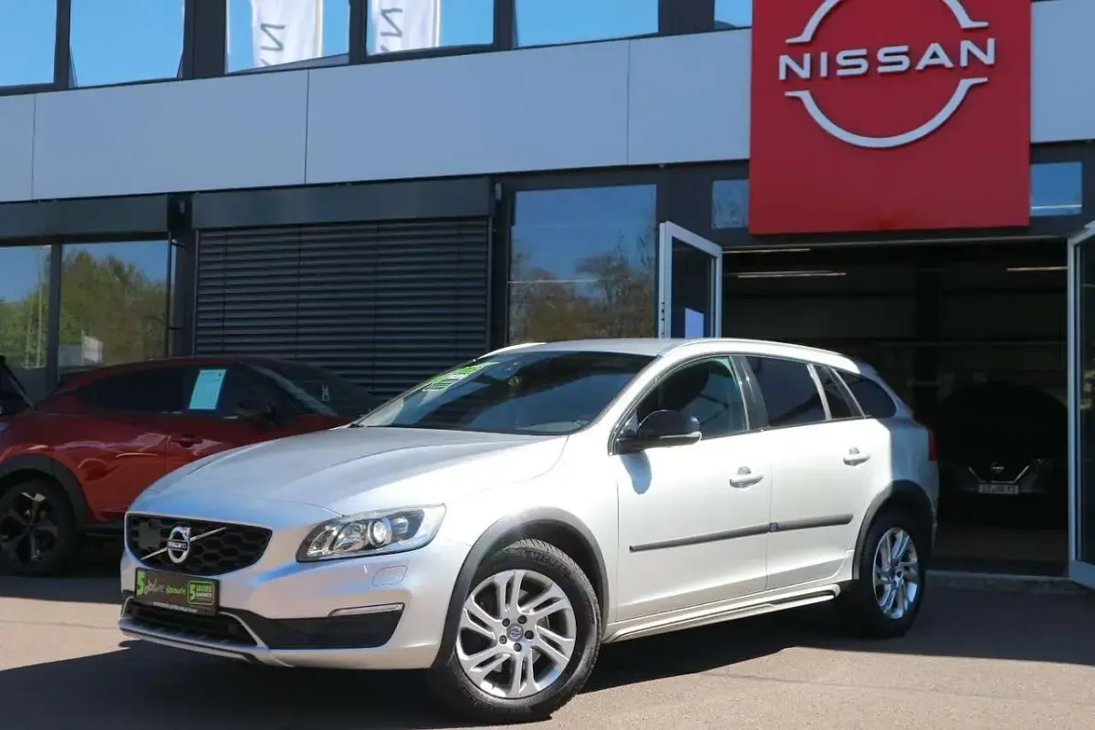 Second-hand Volvo V60 CC 190 CP (139 kW) 2017 Argintiu Break