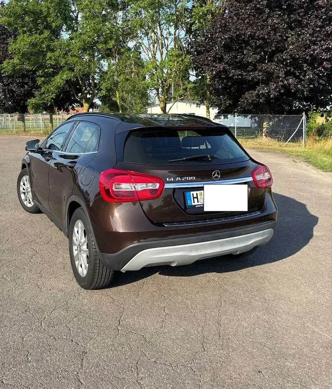 Gebraucht Mercedes GLA200 Style 156 PS (114 kW) 2014 Braun SUV