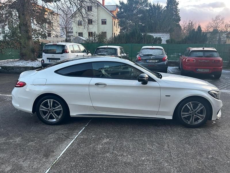 Gebraucht Mercedes E250 204 PS (150 kW) 2017 Weiß Coupé