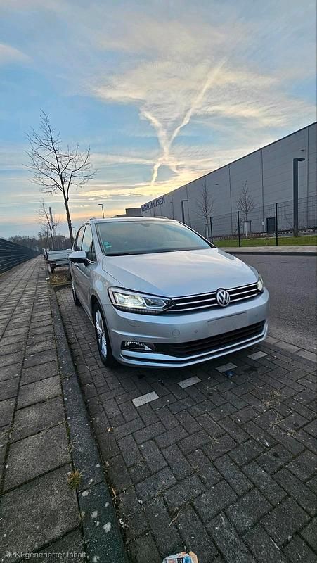 Silber Gebraucht 2016 VW Touran Van / Kleinbus | 17.500 € (Etwas zu teuer) - Bild 1/4