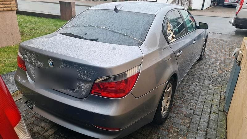 Gebraucht BMW 525 177 PS (130 kW) 2004 Grau Limousine