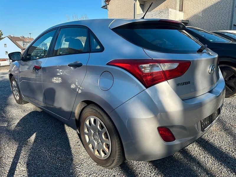 Gebraucht Hyundai i30 99 PS (72 kW) 2012 Grau Limousine