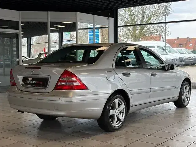Gebraucht Mercedes C240 Classic 170 PS (125 kW) 2003 Brillantsilber metallic Limousine