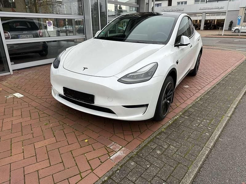 Weiß Gebraucht 2022 Tesla Model Y SUV | 33.890 € (Superpreis) - Bild 1/4