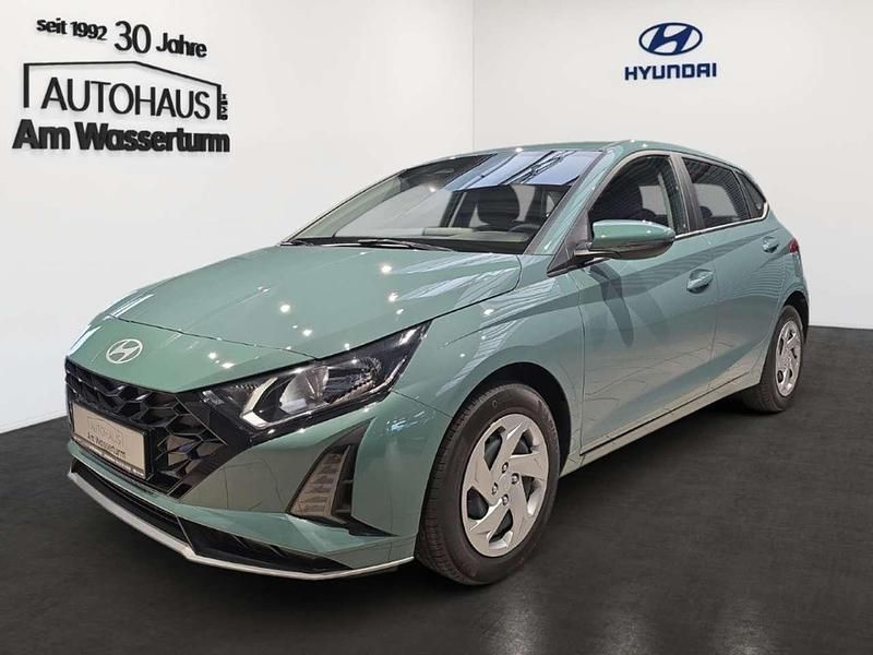 Mangrove green / mic Neu 2025 Hyundai i20 Select Kleinwagen | 22.250 € (Fairer Preis) - Bild 1/4