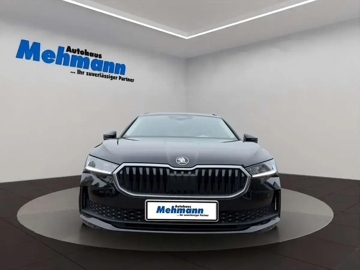 Gebraucht Skoda Superb Essence 150 PS (110 kW) 2024 Schwarz Kombi