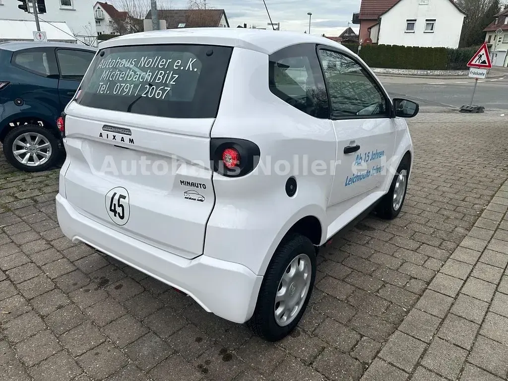 Uusi Aixam Minauto 2025 Valkoinen Viistoperä