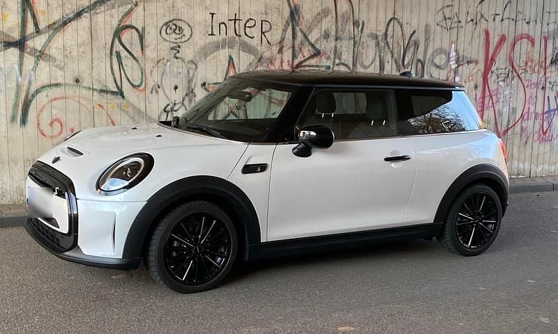 Gebraucht Mini Cooper SE 135 kW (184 PS) 2023 Weiß Kleinwagen