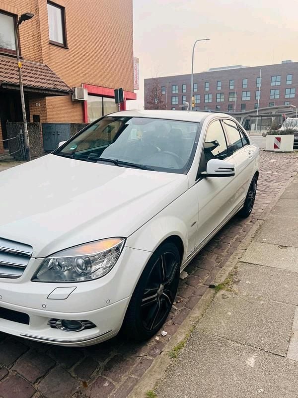 Gebraucht Mercedes C200 184 PS (135 kW) 2009 Weiß Limousine