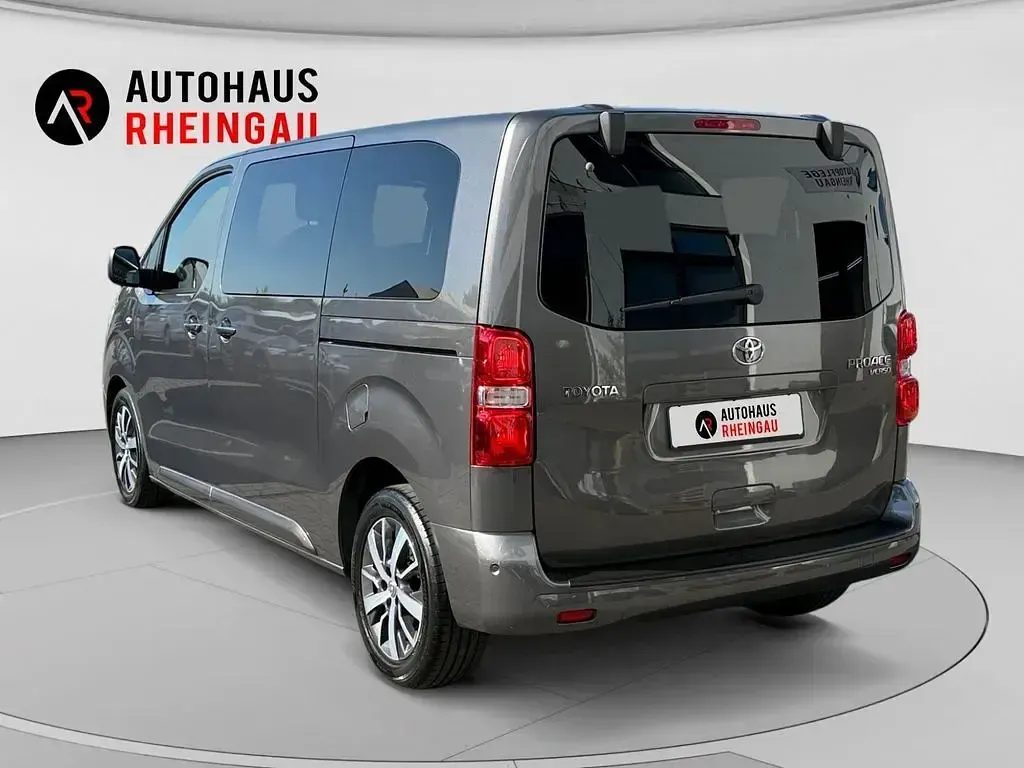 Gebraucht Toyota Proace Team 177 PS (130 kW) 2018 Silber Van / Kleinbus