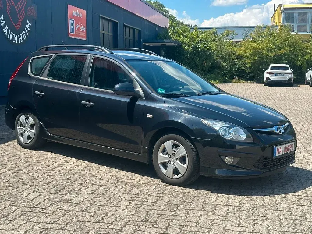 Gebraucht Hyundai i30 Comfort 105 PS (77 kW) 2011 Schwarz Kombi