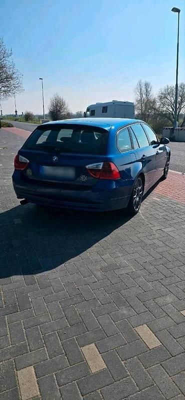 Gebraucht BMW 318 143 PS (105 kW) 2007 Blau Kombi