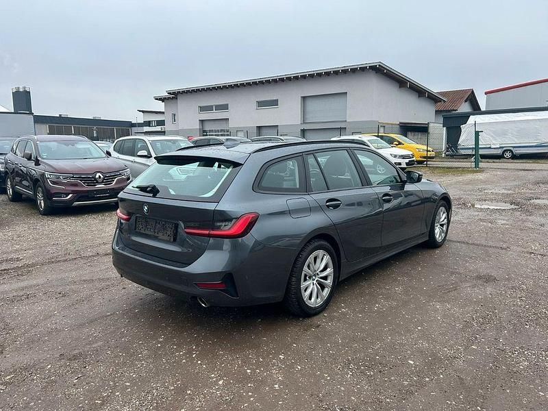 Gebraucht BMW 320 Advantage 190 PS (139 kW) 2020 Grau Kombi