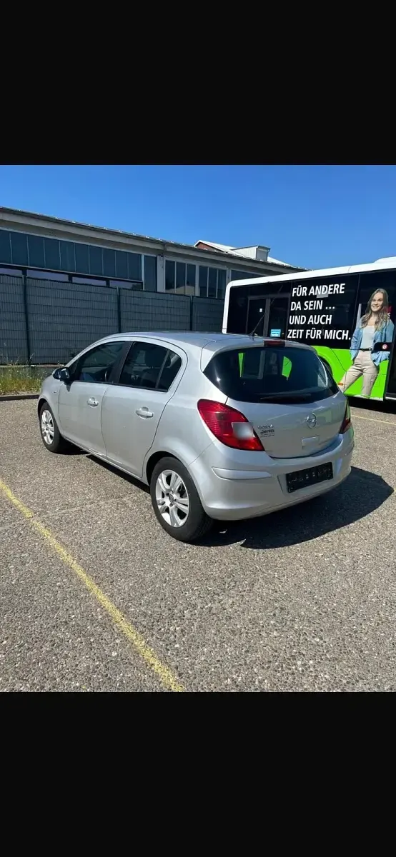 Gebraucht Opel Corsa 86 PS (63 kW) 2011 Silber Kleinwagen