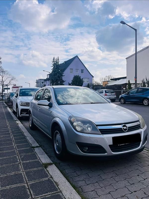 Gebraucht Opel Astra 111 PS (81 kW) 2005 Silber Kleinwagen