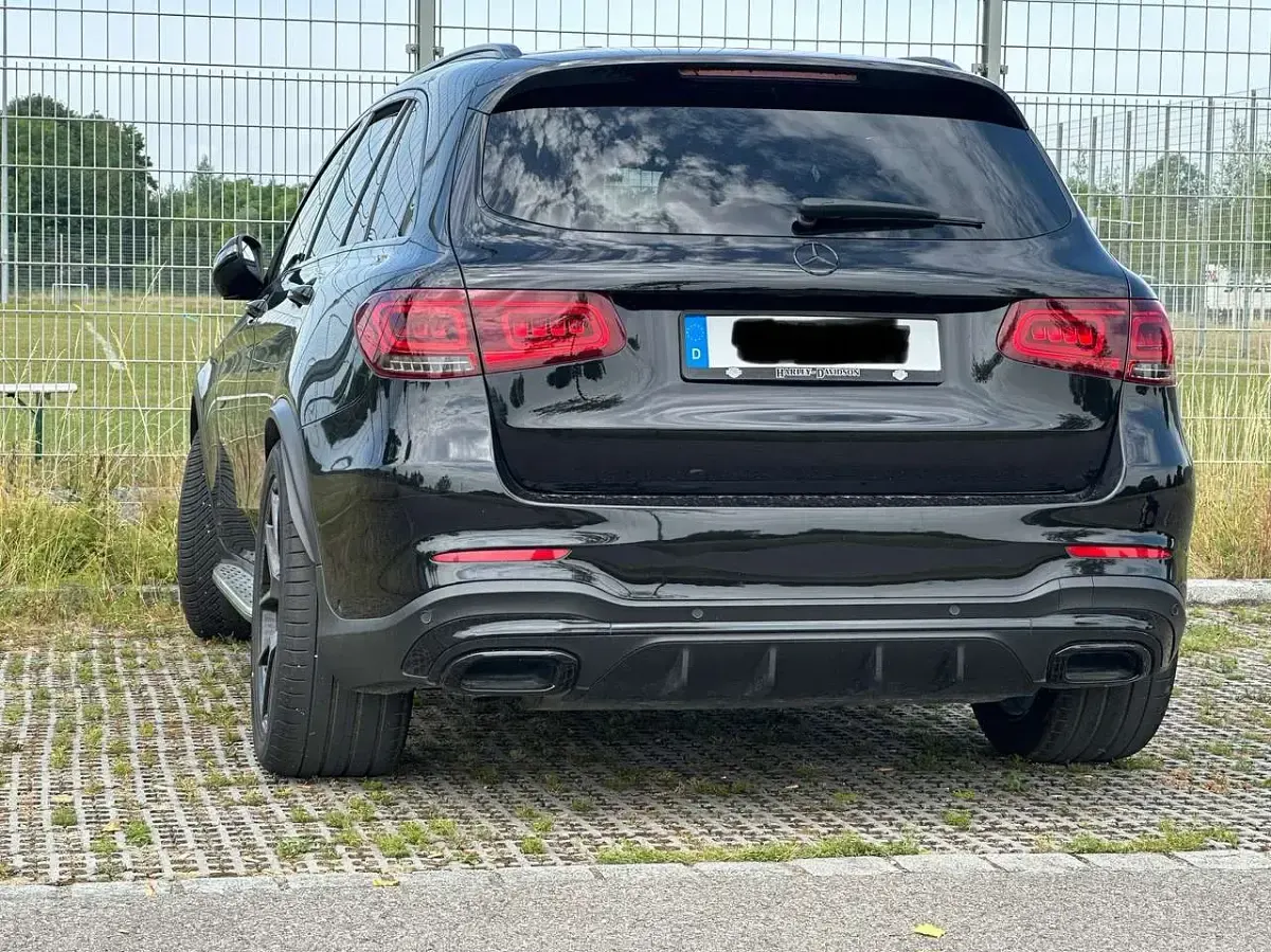 Gebraucht Mercedes GLC300 AMG line 258 PS (189 kW) 2021 Schwarz SUV