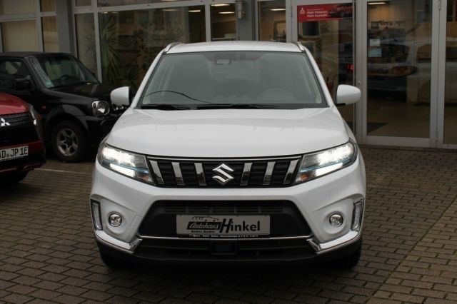 Gebraucht Suzuki Vitara Comfort 102 PS (75 kW) 2023 Pearl cool white metallic (metallic) SUV