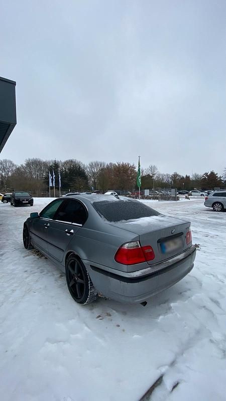 Gebraucht BMW 318 143 PS (105 kW) 2003 Silber Limousine