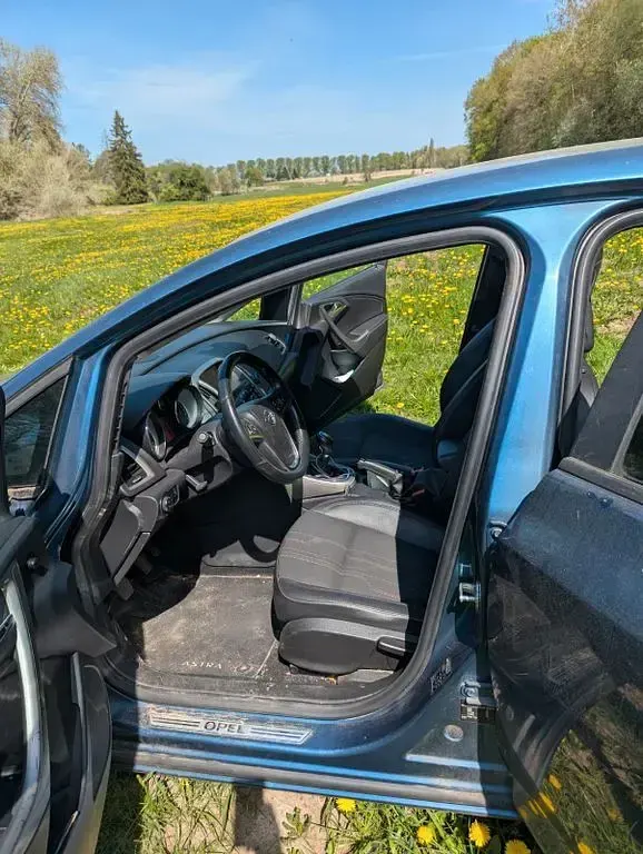 Gebraucht Opel Astra 110 PS (80 kW) 2012 Blau Limousine