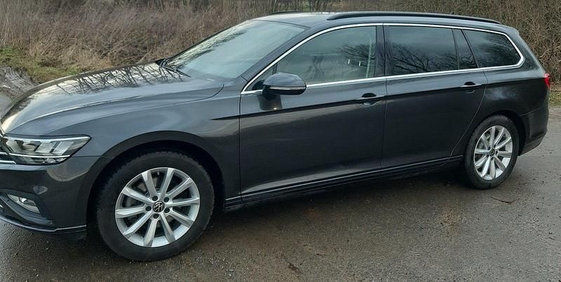 Andere farben Gebraucht 2024 VW Passat Business Kombi | 25.900 € (Superpreis) - Bild 1/4