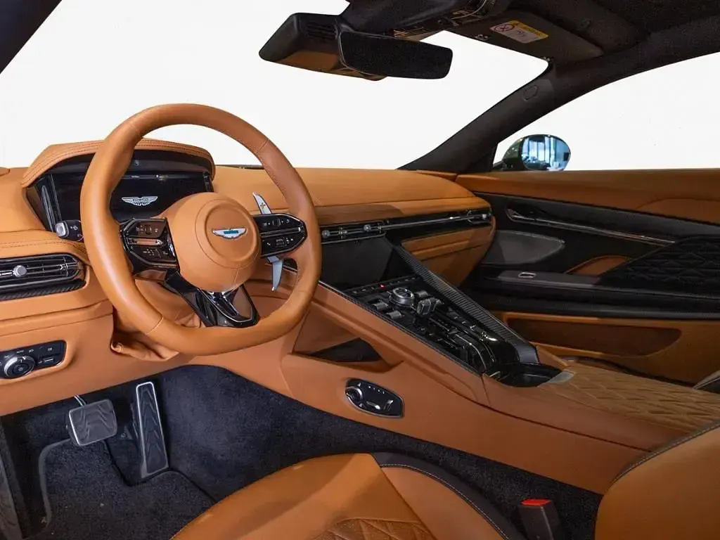 Gebraucht Aston Martin DB12 680 PS (500 kW) 2024 Iridescent emerald Coupé