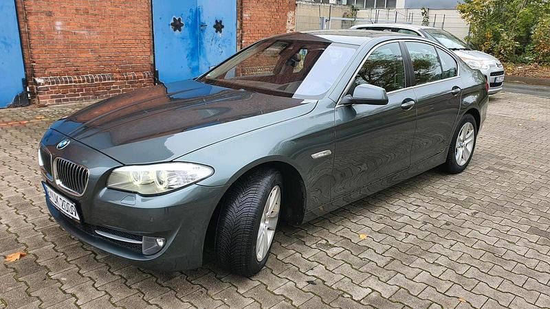Grün Gebraucht 2013 BMW 530 Limousine | 9.749 € (Superpreis) - Bild 1/4