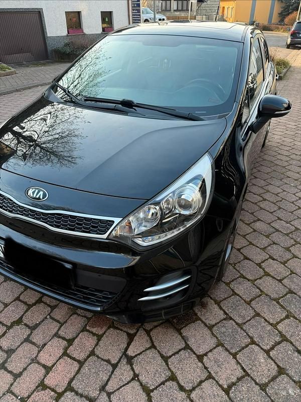 Schwarz Gebraucht 2014 Kia Rio Platinum Edition Kleinwagen | 7.200 € (Etwas zu teuer) - Bild 1/4